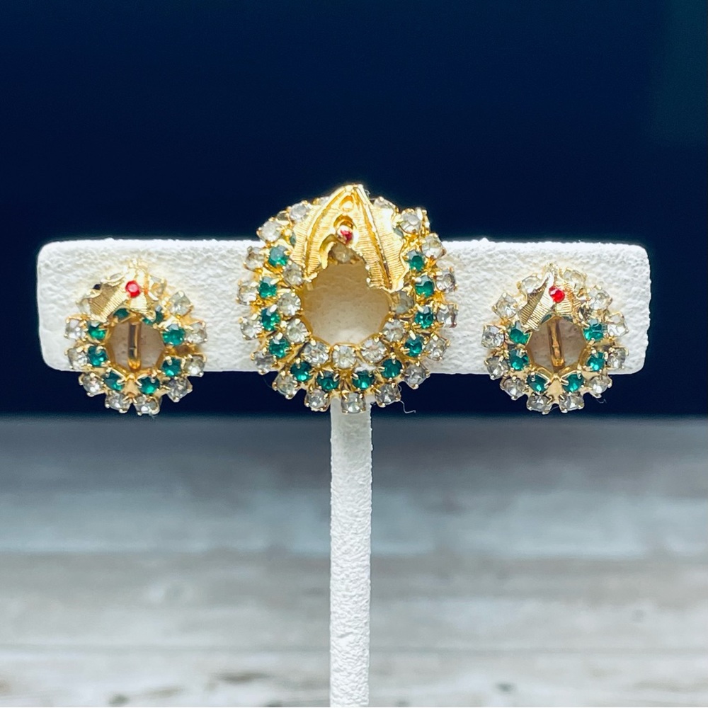 VINTAGE CHRISTMAS DEMI PARURE BROOCH AND EARRINGS